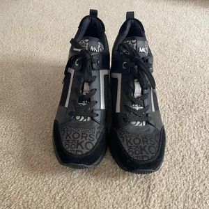 Michael Kors platform sneaker 6.5